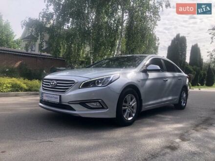 Серый Хендай Соната, объемом двигателя 2 л и пробегом 370 тыс. км за 10790 $, фото 1 на Automoto.ua