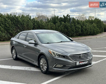 Сірий Хендай Соната, об'ємом двигуна 2 л та пробігом 86 тис. км за 14999 $, фото 1 на Automoto.ua