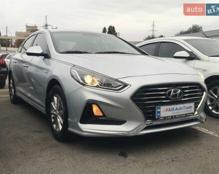 Сірий Хендай Соната, об'ємом двигуна 2 л та пробігом 304 тис. км за 11990 $, фото 1 на Automoto.ua