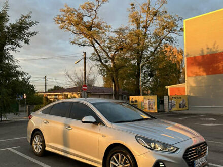 Хендай Соната 2017 в Киеве на Automoto.ua Серый Хендай Соната, объемом двигателя 2 л и пробегом 338 тыс. км за 12700 $, фото 1 на Automoto.ua