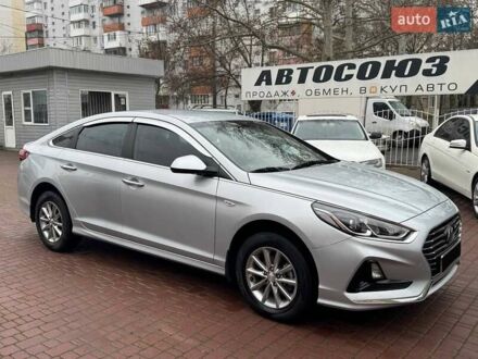 Серый Хендай Соната, объемом двигателя 2 л и пробегом 166 тыс. км за 11500 $, фото 1 на Automoto.ua