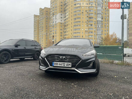 Серый Хендай Соната, объемом двигателя 2 л и пробегом 192 тыс. км за 12900 $, фото 1 на Automoto.ua