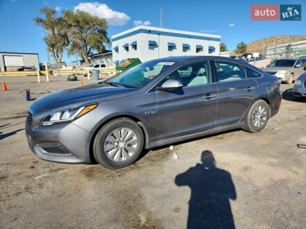 Серый Хендай Соната, объемом двигателя 2 л и пробегом 169 тыс. км за 1500 $, фото 1 на Automoto.ua