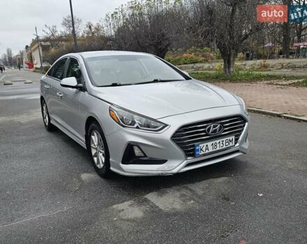 Серый Хендай Соната, объемом двигателя 2.36 л и пробегом 130 тыс. км за 9900 $, фото 1 на Automoto.ua