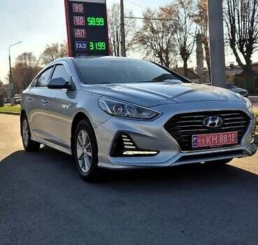 Серый Хендай Соната, объемом двигателя 2 л и пробегом 181 тыс. км за 14000 $, фото 1 на Automoto.ua