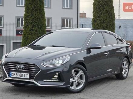 Серый Хендай Соната, объемом двигателя 2 л и пробегом 177 тыс. км за 15800 $, фото 1 на Automoto.ua