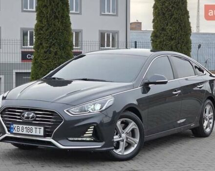 Сірий Хендай Соната, об'ємом двигуна 2 л та пробігом 177 тис. км за 15800 $, фото 1 на Automoto.ua