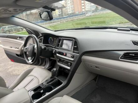 Серый Хендай Соната, объемом двигателя 2 л и пробегом 71 тыс. км за 20000 $, фото 1 на Automoto.ua