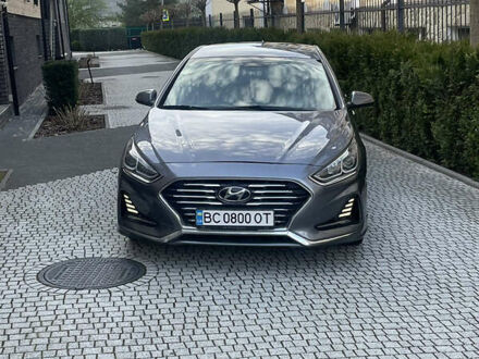 Сірий Хендай Соната, об'ємом двигуна 2.4 л та пробігом 140 тис. км за 13950 $, фото 1 на Automoto.ua