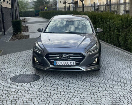 Серый Хендай Соната, объемом двигателя 2.4 л и пробегом 140 тыс. км за 13950 $, фото 1 на Automoto.ua