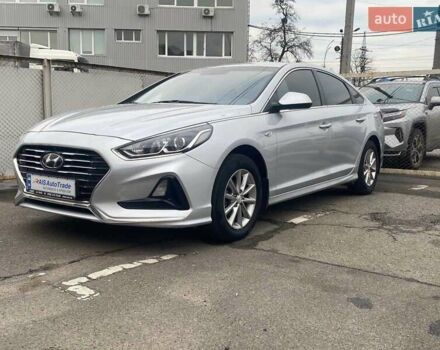 Серый Хендай Соната, объемом двигателя 2 л и пробегом 318 тыс. км за 12490 $, фото 1 на Automoto.ua