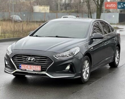 Сірий Хендай Соната, об'ємом двигуна 2 л та пробігом 210 тис. км за 9900 $, фото 1 на Automoto.ua