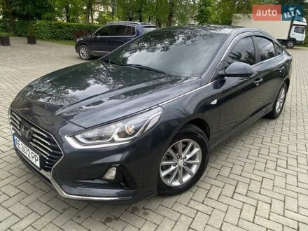 Хендай Соната 2018 в Золочев на Automoto.ua Серый Хендай Соната, объемом двигателя 2 л и пробегом 121 тыс. км за 14450 $, фото 1 на Automoto.ua