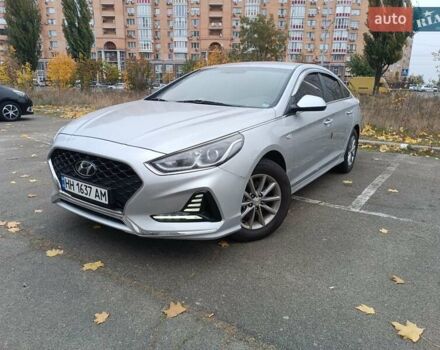 Серый Хендай Соната, объемом двигателя 2 л и пробегом 134 тыс. км за 17800 $, фото 1 на Automoto.ua