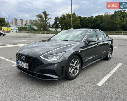 Сірий Хендай Соната, об'ємом двигуна 2.5 л та пробігом 43 тис. км за 22400 $, фото 1 на Automoto.ua