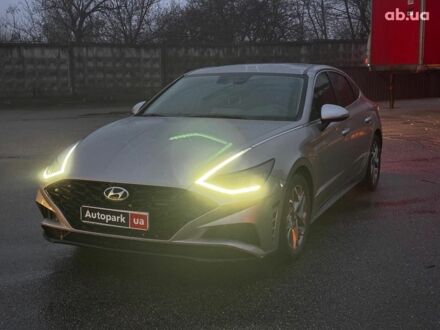 Серый Хендай Соната, объемом двигателя 2.5 л и пробегом 46 тыс. км за 19390 $, фото 1 на Automoto.ua