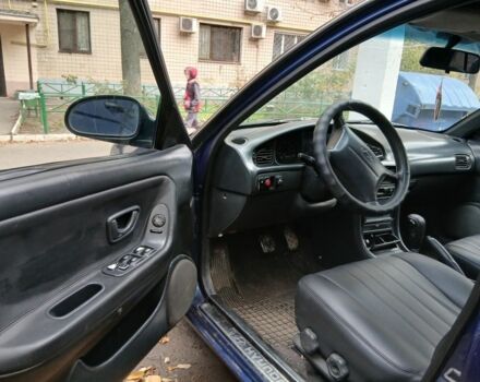 Синий Хендай Соната, объемом двигателя 3 л и пробегом 200 тыс. км за 1000 $, фото 1 на Automoto.ua