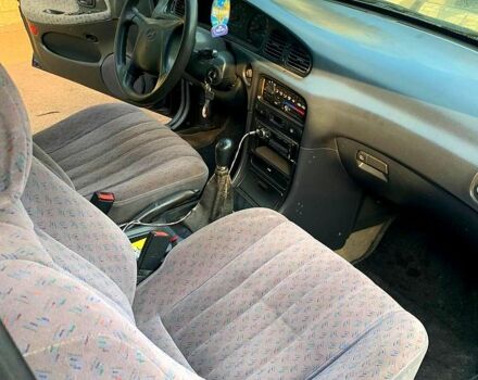 Синій Хендай Соната, об'ємом двигуна 1.3 л та пробігом 300 тис. км за 2100 $, фото 3 на Automoto.ua