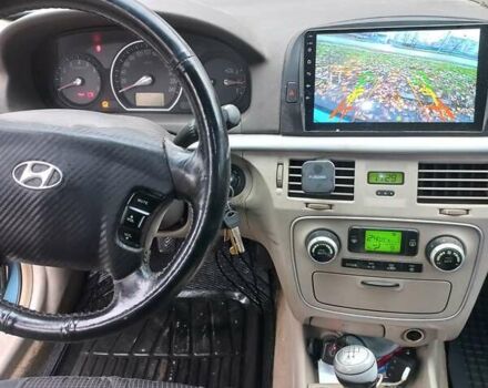 Синий Хендай Соната, объемом двигателя 2.36 л и пробегом 357 тыс. км за 4400 $, фото 4 на Automoto.ua
