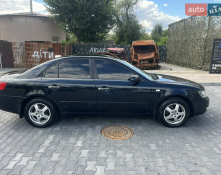 Синий Хендай Соната, объемом двигателя 2.36 л и пробегом 345 тыс. км за 5999 $, фото 3 на Automoto.ua