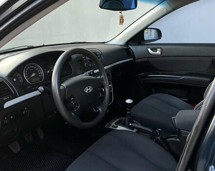 Синий Хендай Соната, объемом двигателя 2 л и пробегом 215 тыс. км за 4800 $, фото 3 на Automoto.ua