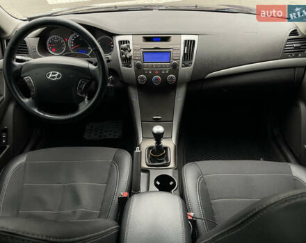 Синий Хендай Соната, объемом двигателя 2 л и пробегом 266 тыс. км за 6300 $, фото 9 на Automoto.ua