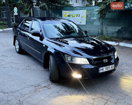 Синий Хендай Соната, объемом двигателя 2 л и пробегом 285 тыс. км за 5700 $, фото 1 на Automoto.ua