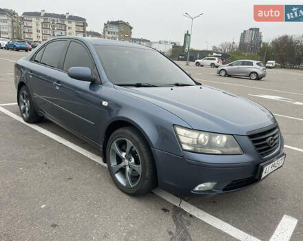 Синий Хендай Соната, объемом двигателя 2 л и пробегом 267 тыс. км за 4250 $, фото 4 на Automoto.ua