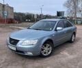 Синий Хендай Соната, объемом двигателя 2 л и пробегом 290 тыс. км за 5600 $, фото 1 на Automoto.ua