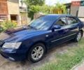 Синій Хендай Соната, об'ємом двигуна 2 л та пробігом 145 тис. км за 7500 $, фото 1 на Automoto.ua