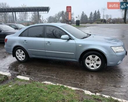 Синий Хендай Соната, объемом двигателя 2 л и пробегом 175 тыс. км за 5700 $, фото 2 на Automoto.ua