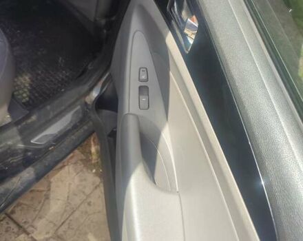 Синий Хендай Соната, объемом двигателя 2.36 л и пробегом 265 тыс. км за 7400 $, фото 4 на Automoto.ua