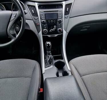 Синий Хендай Соната, объемом двигателя 2.36 л и пробегом 185 тыс. км за 7300 $, фото 10 на Automoto.ua