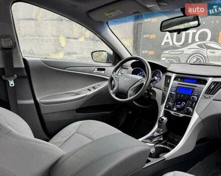 Синий Хендай Соната, объемом двигателя 2.36 л и пробегом 131 тыс. км за 8300 $, фото 10 на Automoto.ua