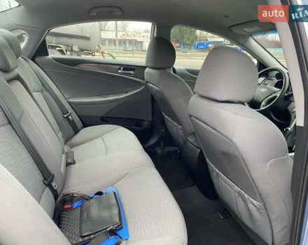 Синий Хендай Соната, объемом двигателя 2.4 л и пробегом 256 тыс. км за 10200 $, фото 6 на Automoto.ua