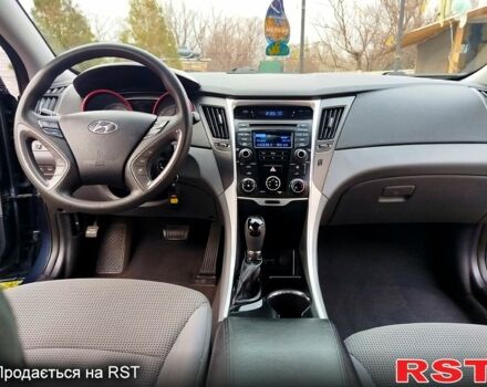 Синий Хендай Соната, объемом двигателя 2.4 л и пробегом 127 тыс. км за 8000 $, фото 4 на Automoto.ua