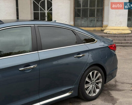 Синий Хендай Соната, объемом двигателя 2.36 л и пробегом 174 тыс. км за 12500 $, фото 3 на Automoto.ua