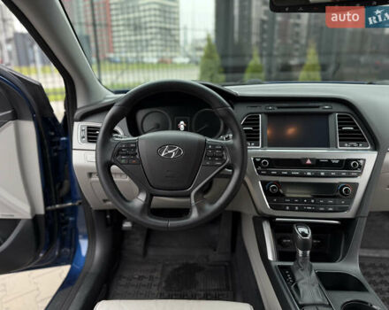 Синий Хендай Соната, объемом двигателя 2.36 л и пробегом 170 тыс. км за 9500 $, фото 23 на Automoto.ua