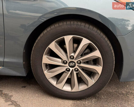 Синий Хендай Соната, объемом двигателя 2.36 л и пробегом 174 тыс. км за 12500 $, фото 17 на Automoto.ua