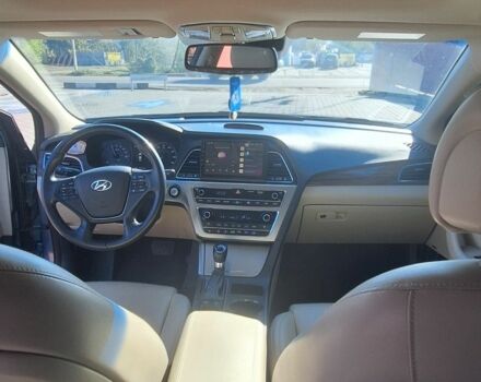 Синій Хендай Соната, об'ємом двигуна 2 л та пробігом 150 тис. км за 11800 $, фото 6 на Automoto.ua