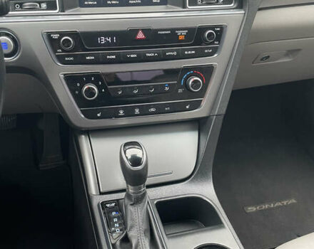Синий Хендай Соната, объемом двигателя 2.36 л и пробегом 142 тыс. км за 11900 $, фото 6 на Automoto.ua