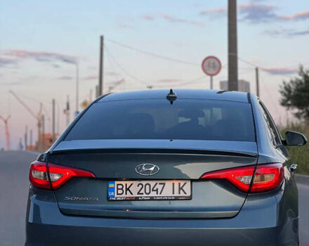 Синий Хендай Соната, объемом двигателя 2.4 л и пробегом 205 тыс. км за 12500 $, фото 3 на Automoto.ua