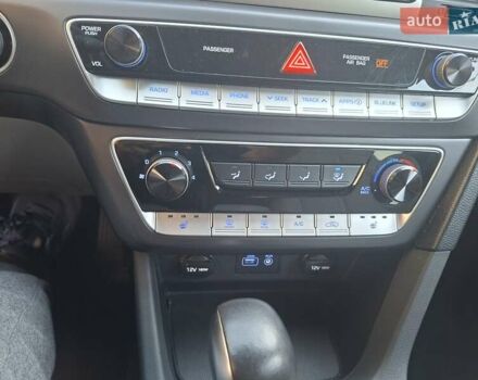 Хендай Соната 2017 в Киеве на Automoto.ua Синий Хендай Соната, объемом двигателя 2.36 л и пробегом 90 тыс. км за 11999 $, фото 33 на Automoto.ua