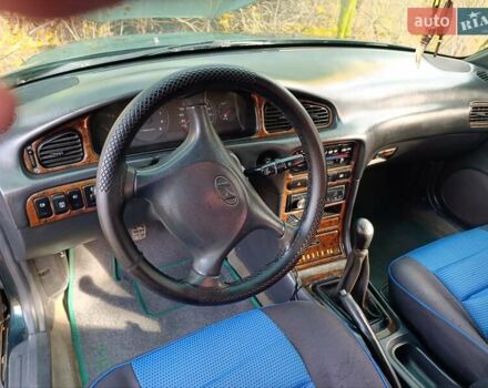 Зеленый Хендай Соната, объемом двигателя 2 л и пробегом 312 тыс. км за 1800 $, фото 2 на Automoto.ua