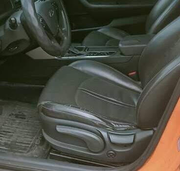 Оранжевый Хендай Соната, объемом двигателя 2 л и пробегом 390 тыс. км за 6800 $, фото 5 на Automoto.ua