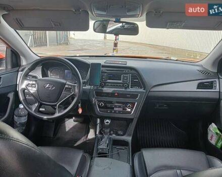 Оранжевый Хендай Соната, объемом двигателя 2 л и пробегом 596 тыс. км за 6350 $, фото 5 на Automoto.ua