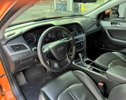 Помаранчевий Хендай Соната, об'ємом двигуна 2 л та пробігом 320 тис. км за 79999 $, фото 5 на Automoto.ua