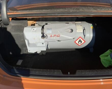 Оранжевый Хендай Соната, объемом двигателя 2 л и пробегом 573 тыс. км за 4800 $, фото 4 на Automoto.ua