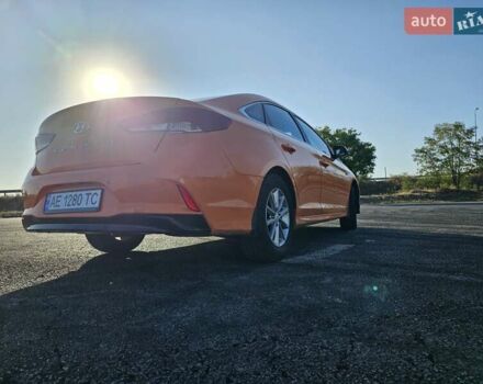 Помаранчевий Хендай Соната, об'ємом двигуна 2 л та пробігом 311 тис. км за 7999 $, фото 10 на Automoto.ua