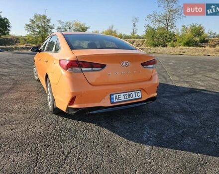 Помаранчевий Хендай Соната, об'ємом двигуна 2 л та пробігом 311 тис. км за 7999 $, фото 12 на Automoto.ua